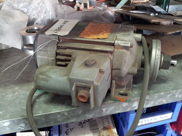 Moteur monophasé HIMMEL type 2-EK12/8