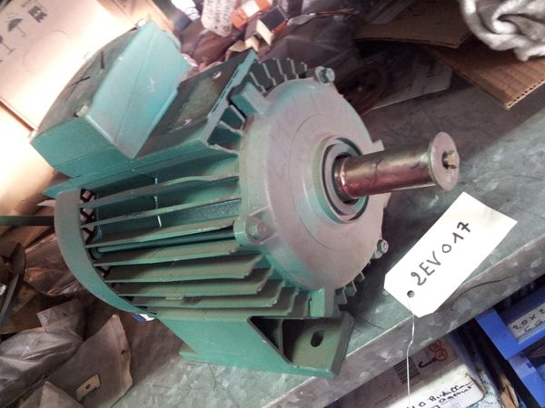 Moteur 2 vitesses CEM type MEUB100LR4/8