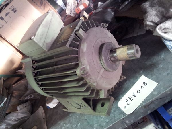 Moteur 2 vitesses CEM type MEUB100LR4/8