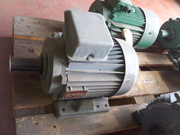 Moteur Leroy-Somer type LS132S20