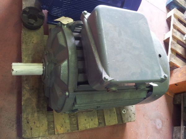 Moteur Leroy-Somer type LS225M