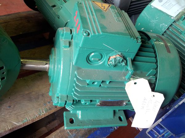 Moteur SIEMENS type 1LA7113-4AA19 112M